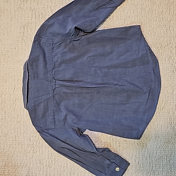 Gap size 2yrs, Soft Blue button down shirt.  In Excellent, like New ❤️ condition - Picture 5 of 8